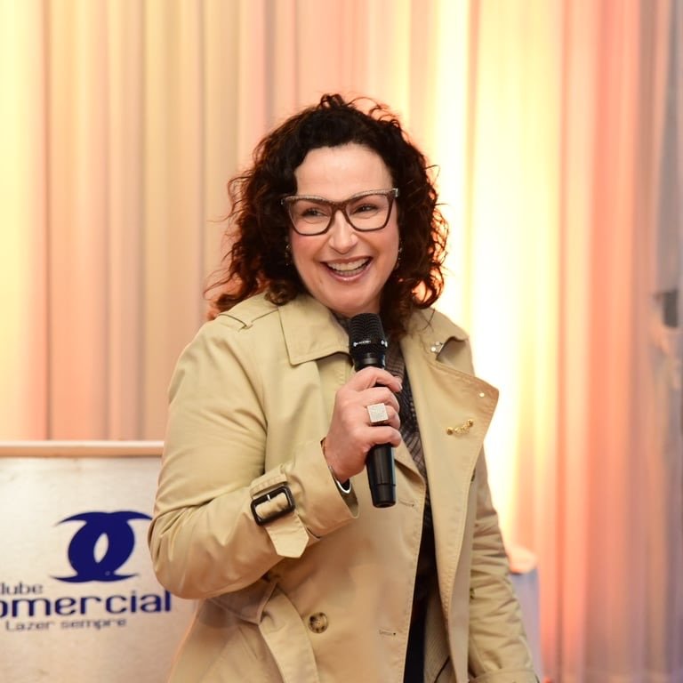 Mulher do Donna V360 falando em encontro